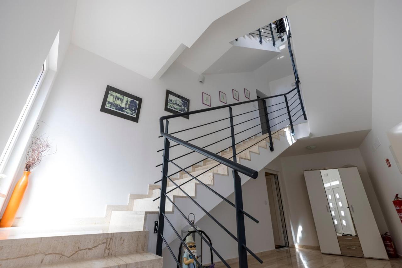 Apartment Medea, St. Martin มาลีโลชินจ์ ภายนอก รูปภาพ
